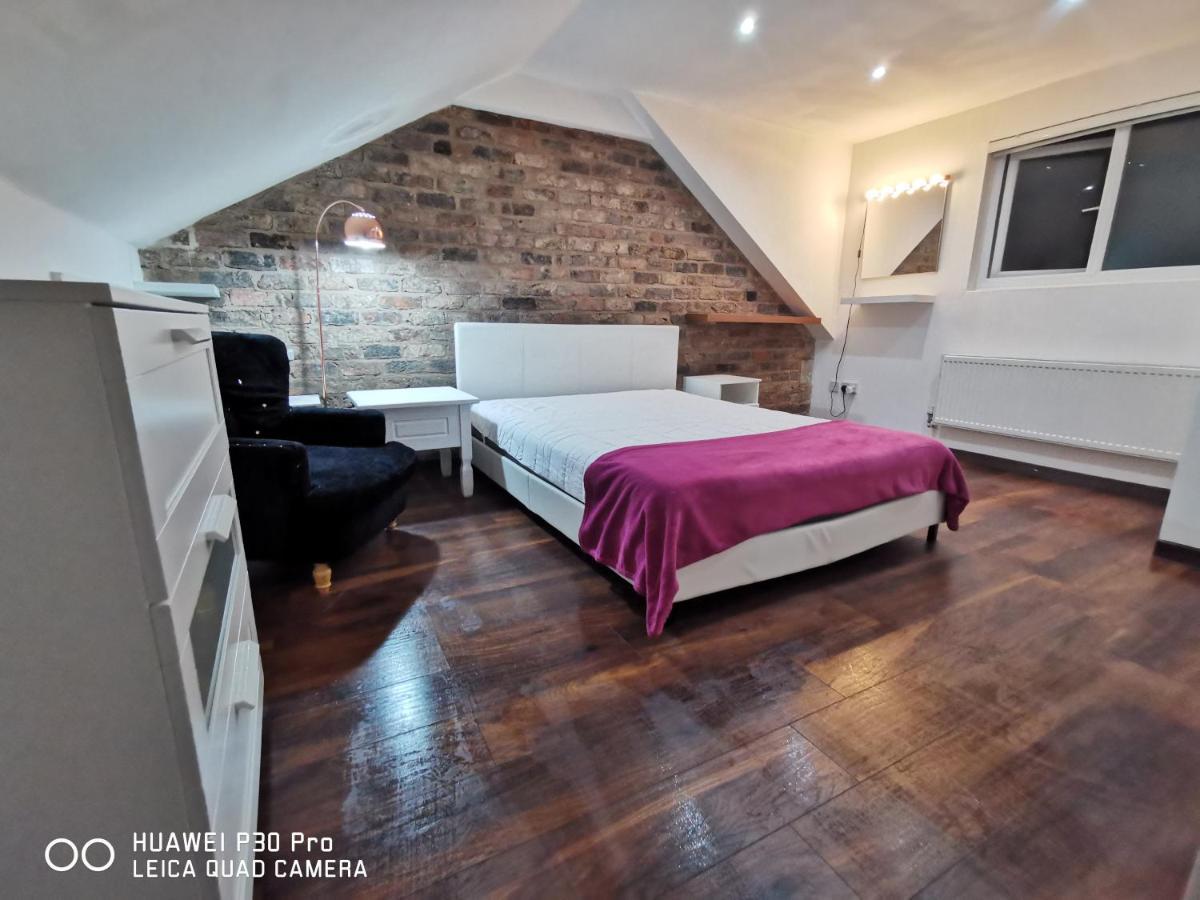 Barbara'S Accommodation Liverpool Exterior photo